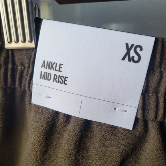 Express NWT Military Green Mid Rise Ankle Joggers Women’s Size XS - Picture 6 of 11